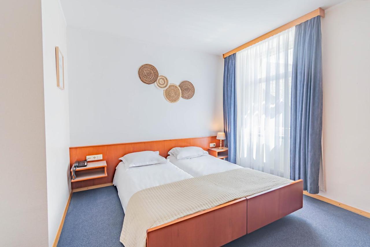 Hotel Le Petit Poete Echternach Zewnętrze zdjęcie